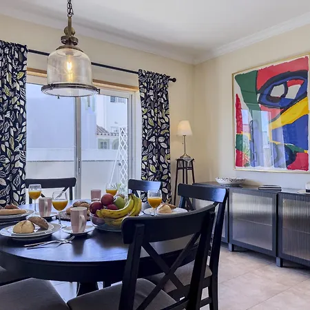 #328 Charming 2br Balcony & Ac 公寓 *