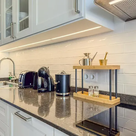 #328 Charming 2br Balcony & Ac 公寓 阿尔布费拉