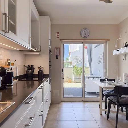 #328 Charming 2br Balcony & Ac 公寓 *