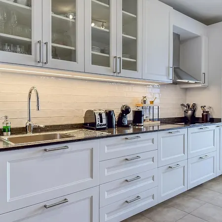 #328 Charming 2br Balcony & Ac 公寓 *