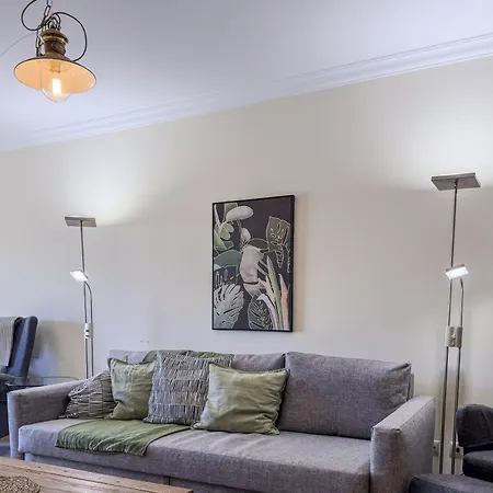 #328 Charming 2br Balcony & Ac 公寓 *