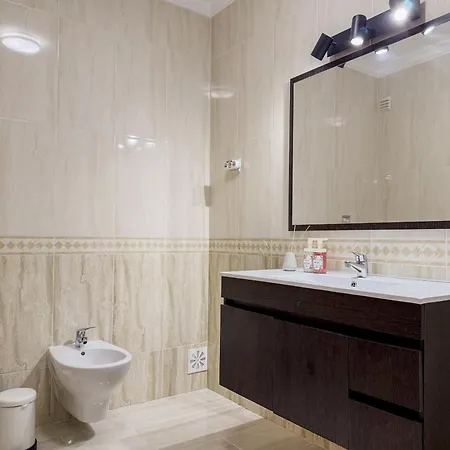 #328 Charming 2br Balcony & Ac 公寓 *