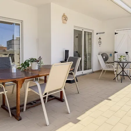 Apartment #328 Charming 2br Balcony & Ac